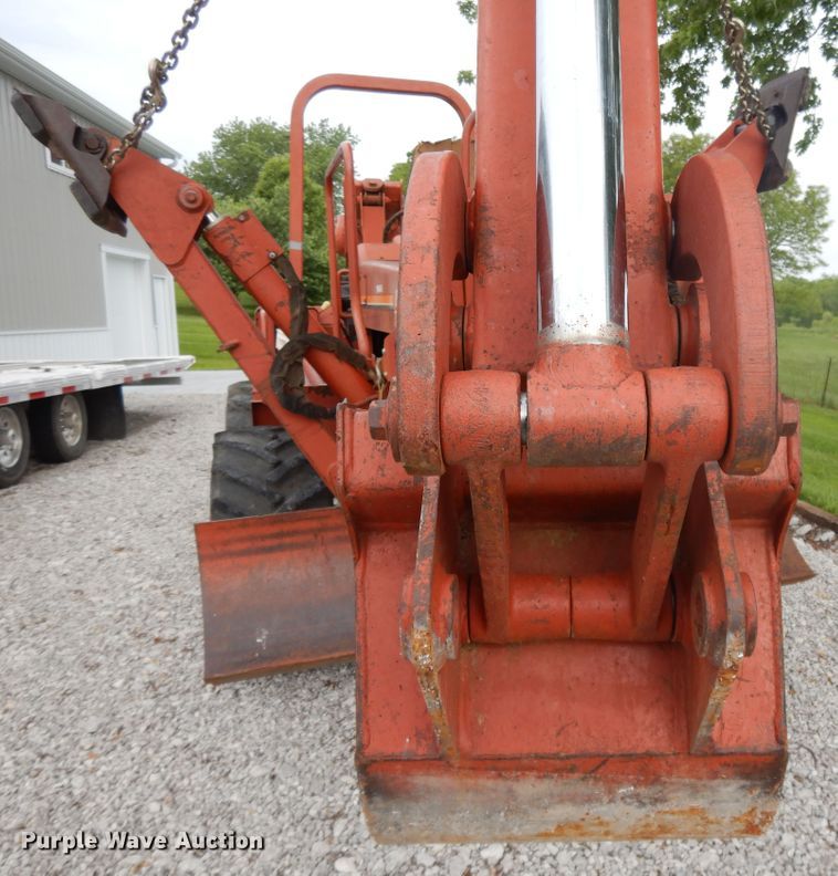 image for item DE5758 Ditch Witch 8020T  cable plow