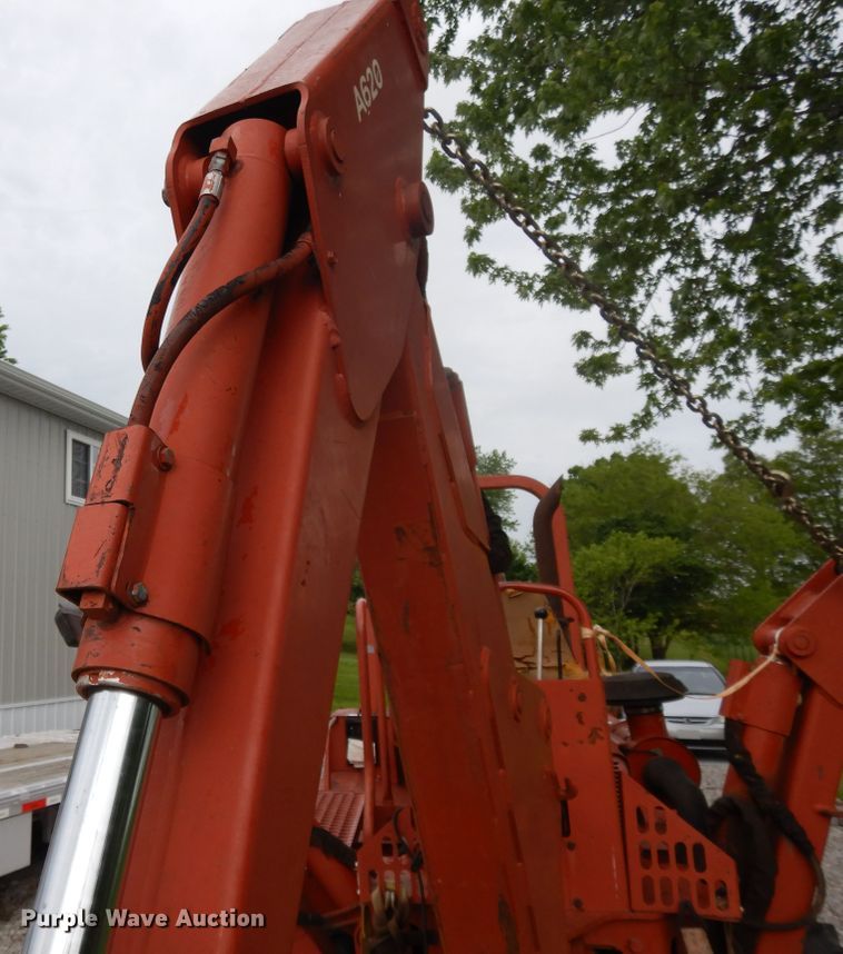 image for item DE5758 Ditch Witch 8020T  cable plow