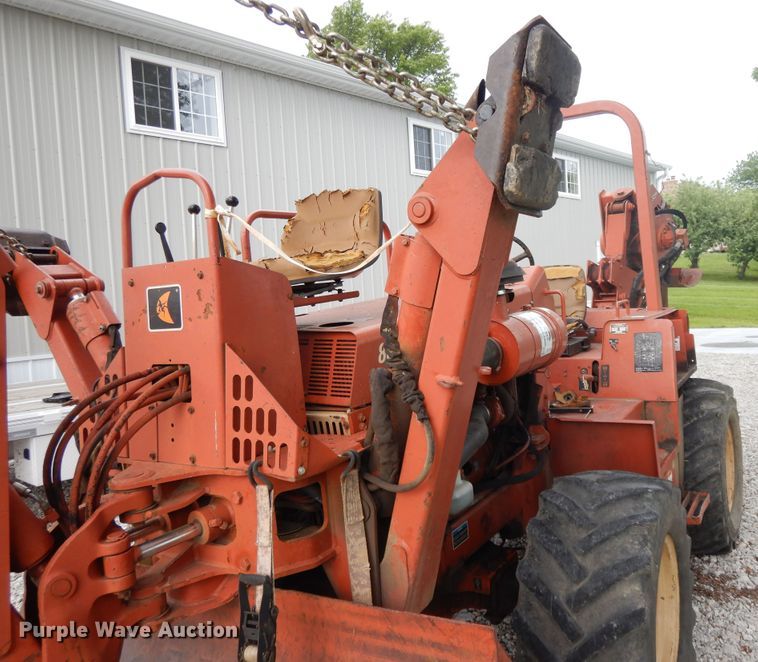 image for item DE5758 Ditch Witch 8020T  cable plow