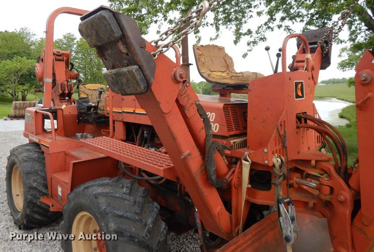 image for item DE5758 Ditch Witch 8020T  cable plow