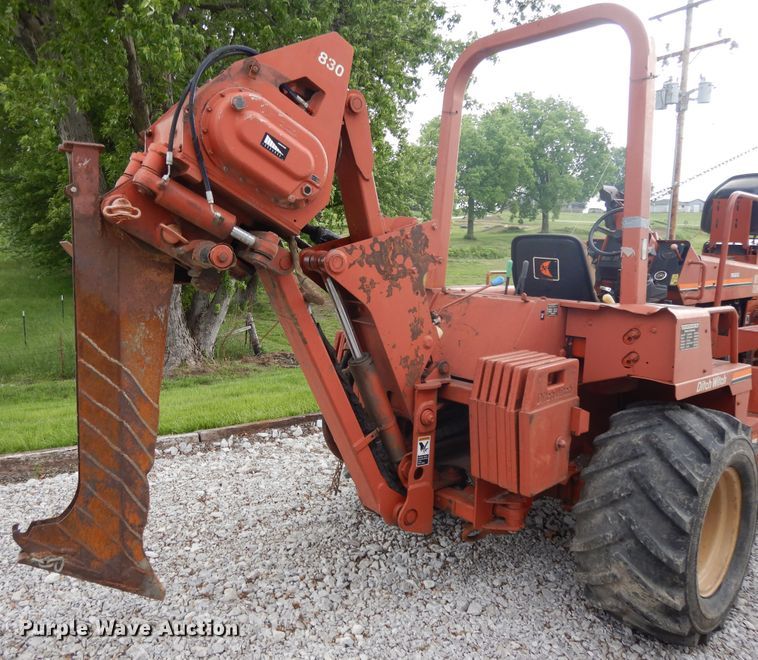 image for item DE5758 Ditch Witch 8020T  cable plow