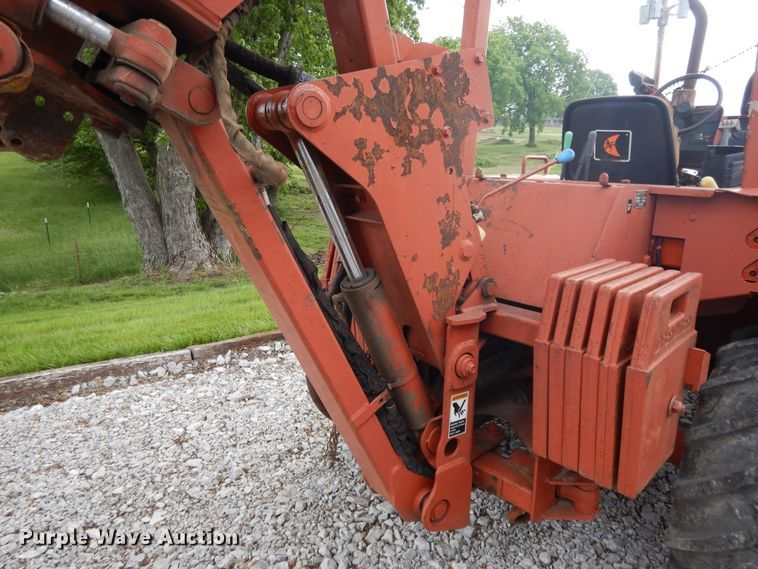 image for item DE5758 Ditch Witch 8020T  cable plow
