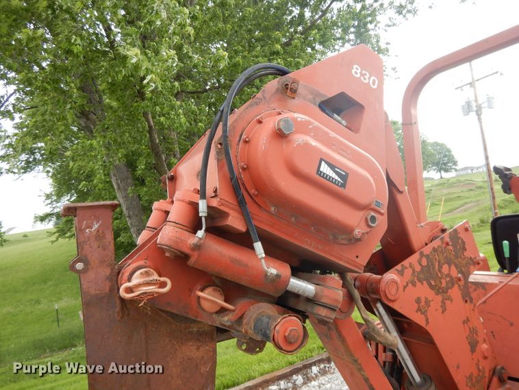 image for item DE5758 Ditch Witch 8020T  cable plow