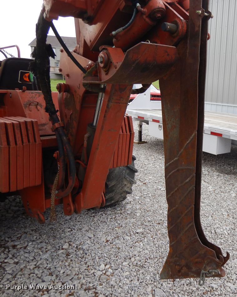 image for item DE5758 Ditch Witch 8020T  cable plow