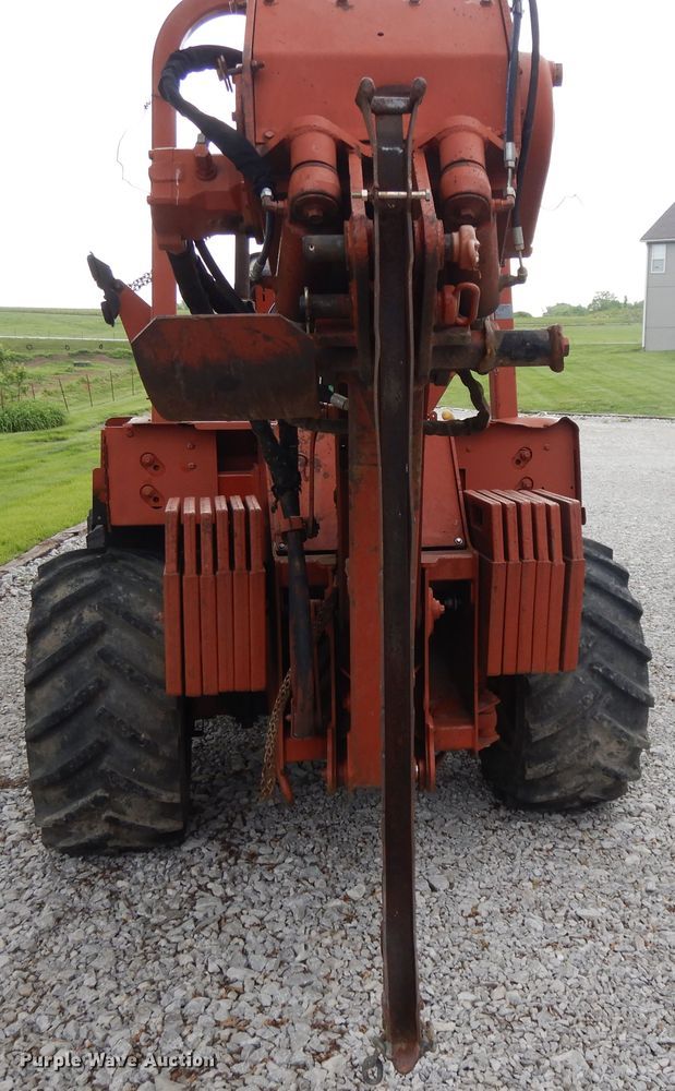 image for item DE5758 Ditch Witch 8020T  cable plow