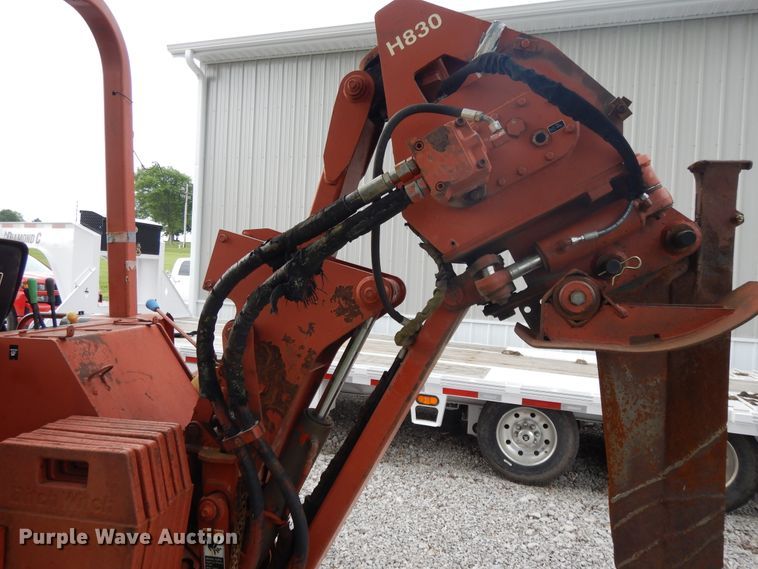 image for item DE5758 Ditch Witch 8020T  cable plow