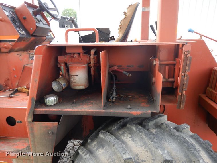 image for item DE5758 Ditch Witch 8020T  cable plow