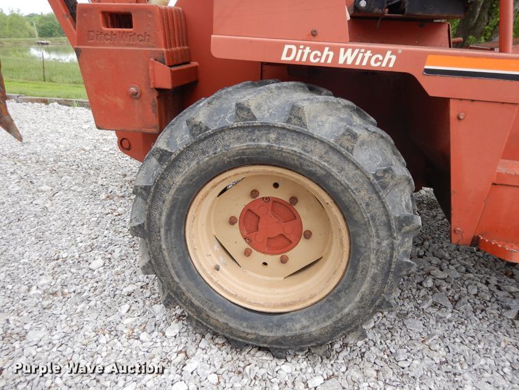 image for item DE5758 Ditch Witch 8020T  cable plow