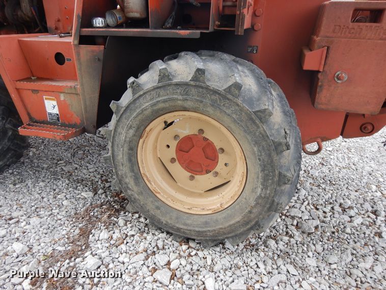 image for item DE5758 Ditch Witch 8020T  cable plow