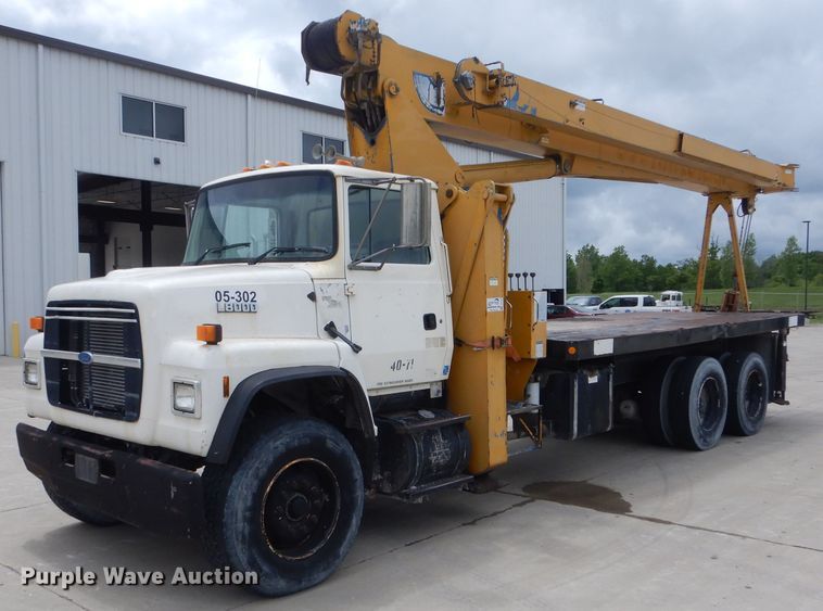 image for item DF3192 1996 Ford L8000  crane truck