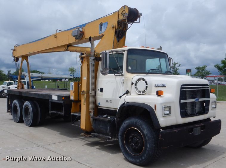 image for item DF3192 1996 Ford L8000  crane truck