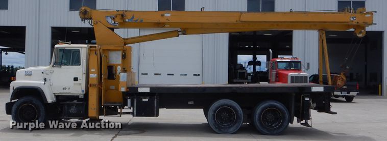 image for item DF3192 1996 Ford L8000  crane truck