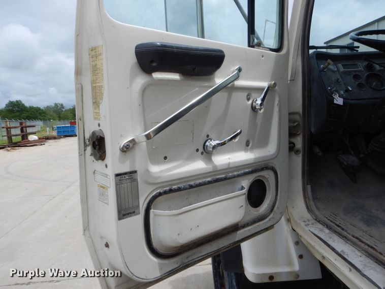 image for item DF3192 1996 Ford L8000  crane truck