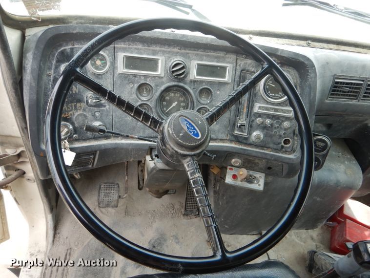 image for item DF3192 1996 Ford L8000  crane truck