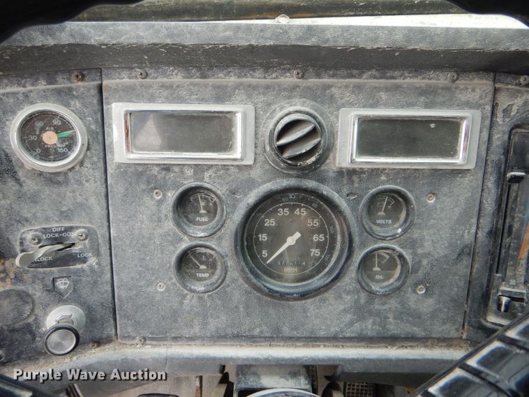 image for item DF3192 1996 Ford L8000  crane truck