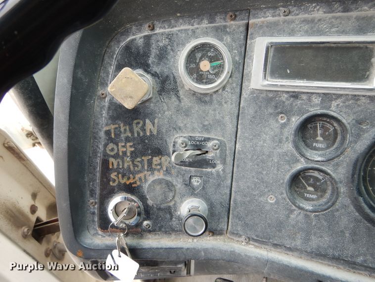 image for item DF3192 1996 Ford L8000  crane truck