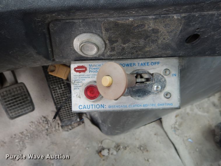 image for item DF3192 1996 Ford L8000  crane truck