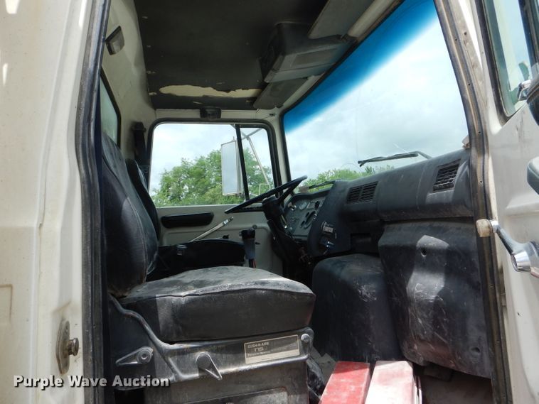 image for item DF3192 1996 Ford L8000  crane truck