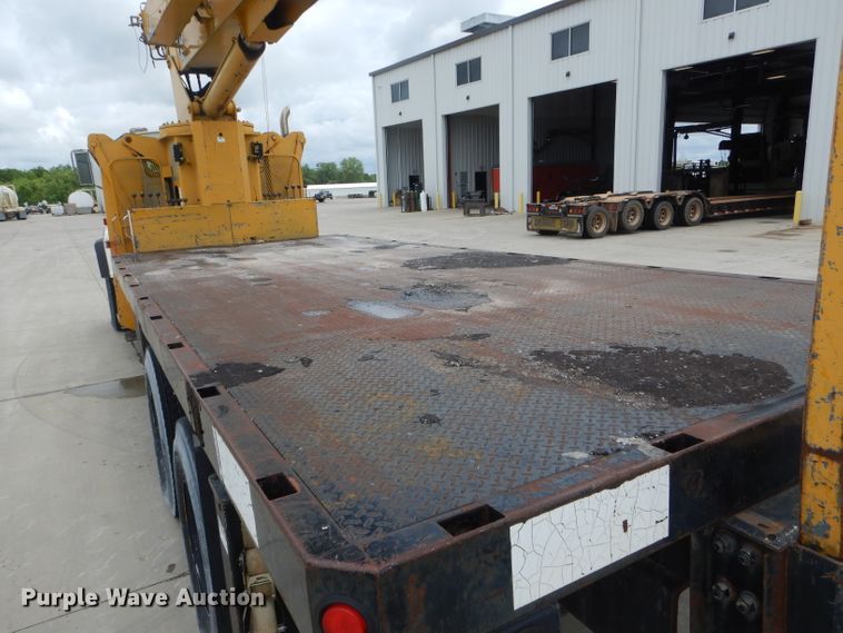 image for item DF3192 1996 Ford L8000  crane truck