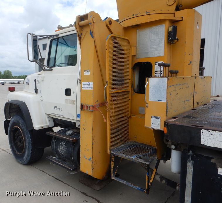 image for item DF3192 1996 Ford L8000  crane truck