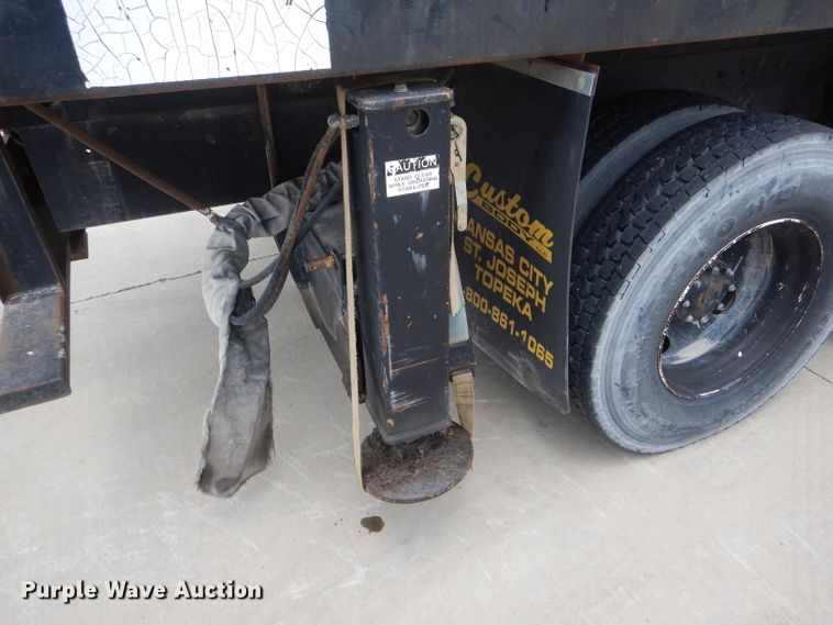 image for item DF3192 1996 Ford L8000  crane truck