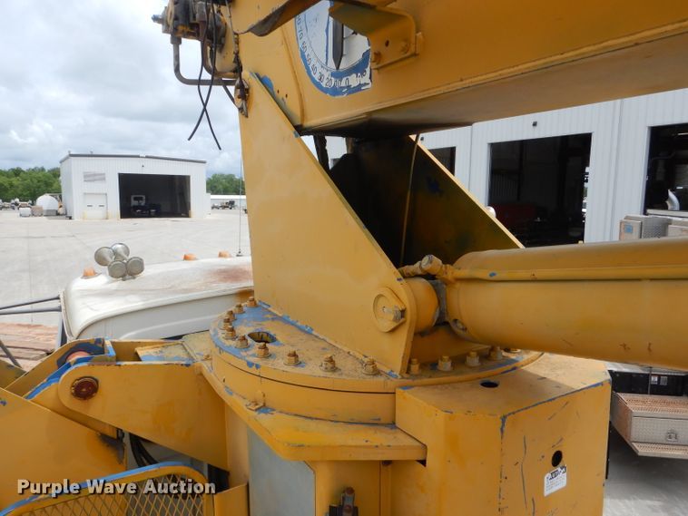 image for item DF3192 1996 Ford L8000  crane truck