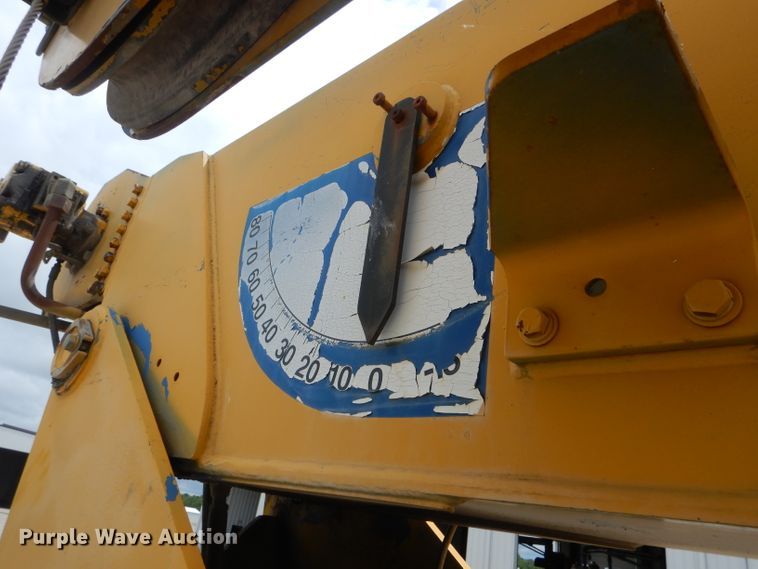 image for item DF3192 1996 Ford L8000  crane truck