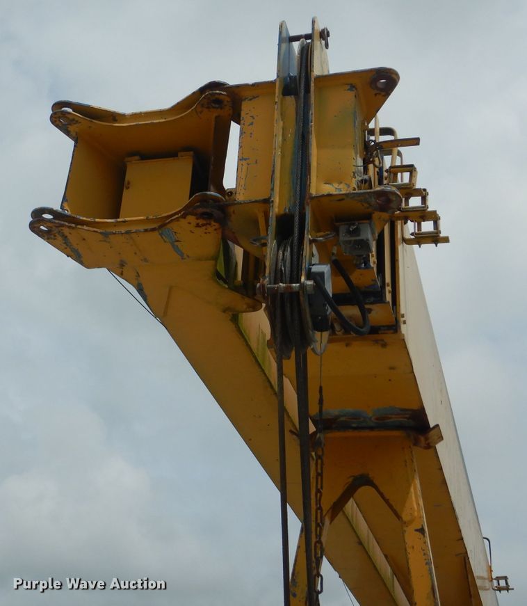 image for item DF3192 1996 Ford L8000  crane truck