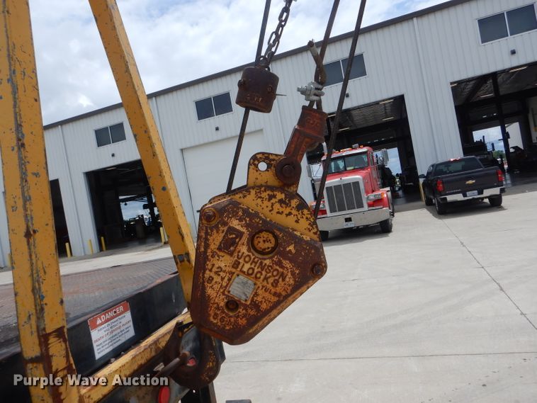 image for item DF3192 1996 Ford L8000  crane truck