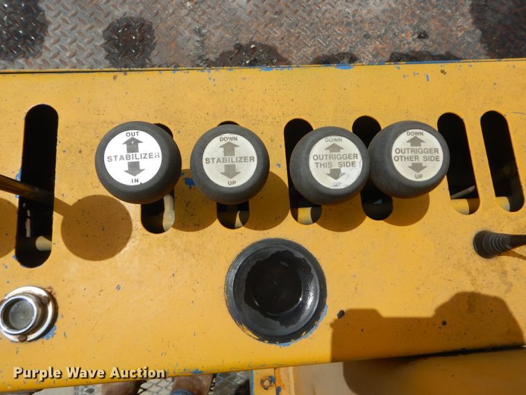 image for item DF3192 1996 Ford L8000  crane truck