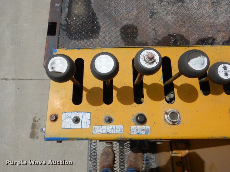 image for item DF3192 1996 Ford L8000  crane truck