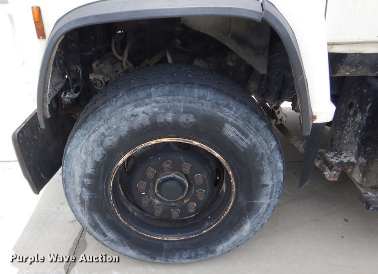 image for item DF3192 1996 Ford L8000  crane truck