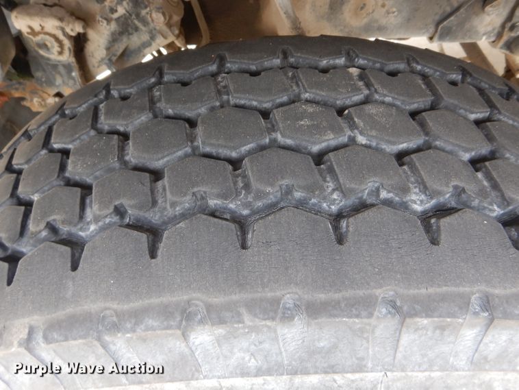 image for item DF3192 1996 Ford L8000  crane truck