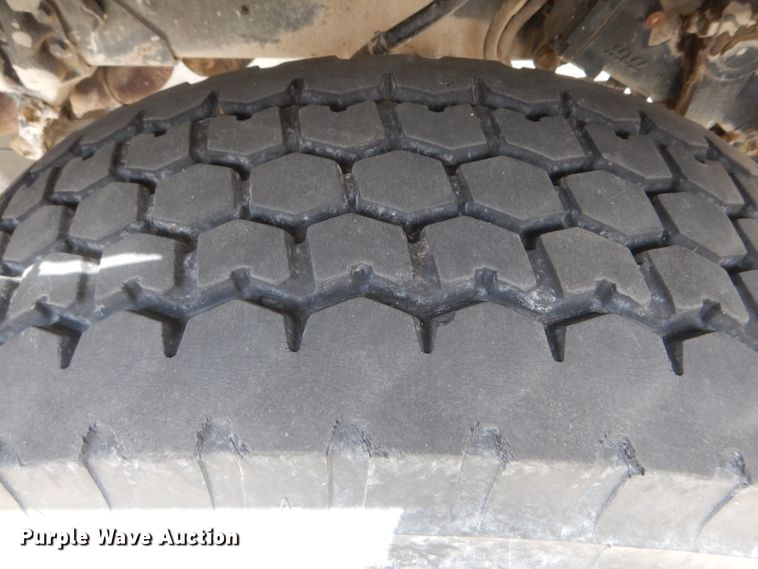 image for item DF3192 1996 Ford L8000  crane truck