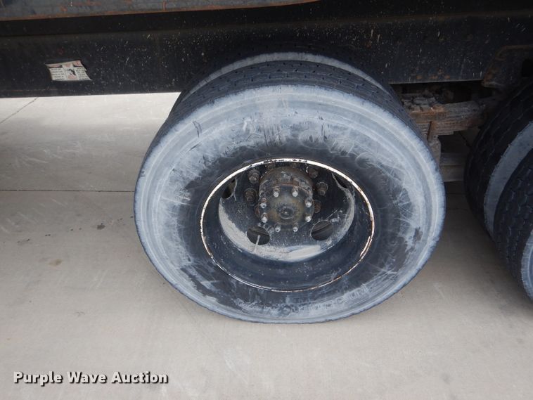 image for item DF3192 1996 Ford L8000  crane truck