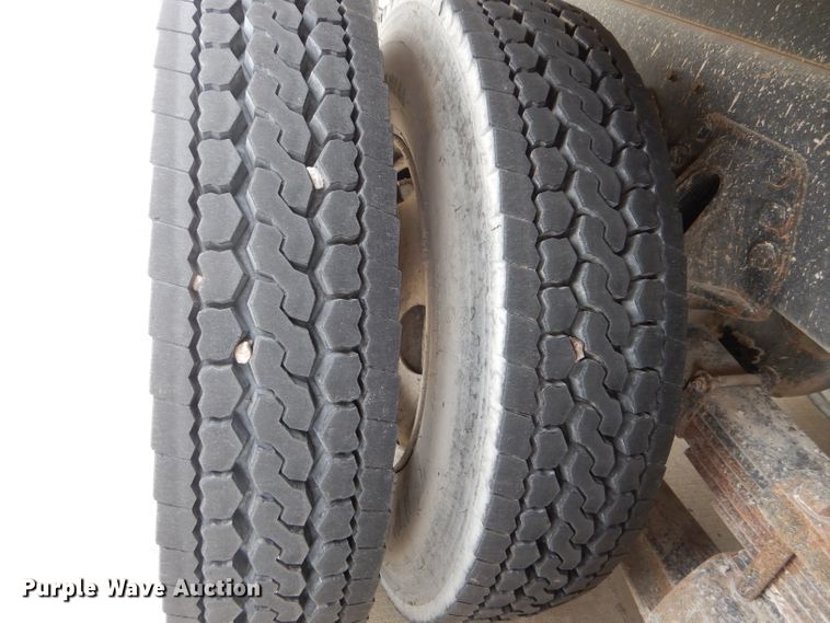 image for item DF3192 1996 Ford L8000  crane truck