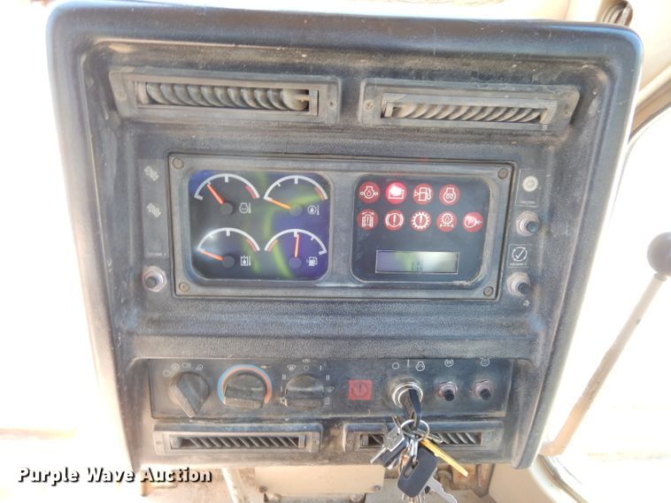 image for item DF4051 1999 Caterpillar D6M XL  dozer