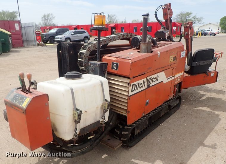 image for item DG3056 1999 Ditch Witch JT920L  directional boring unit