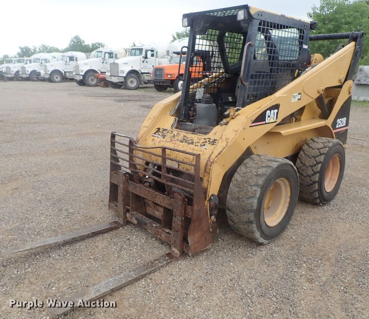 image for item DG3239 2007 Caterpillar 252B  skid steer loader