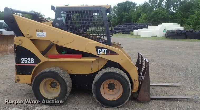 image for item DG3239 2007 Caterpillar 252B  skid steer loader