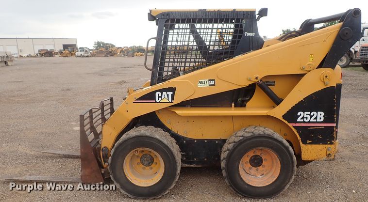 image for item DG3239 2007 Caterpillar 252B  skid steer loader