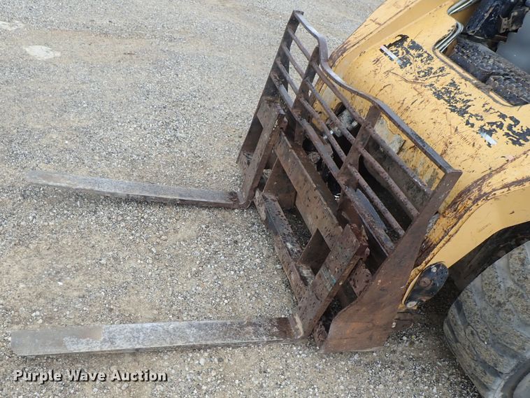 image for item DG3239 2007 Caterpillar 252B  skid steer loader