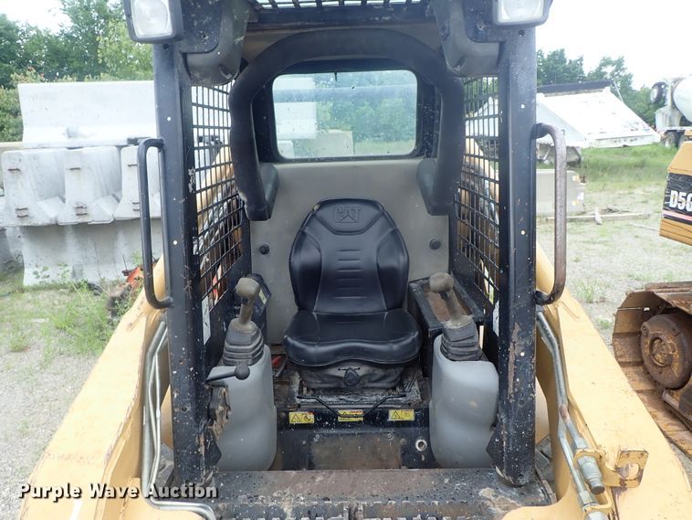 image for item DG3239 2007 Caterpillar 252B  skid steer loader
