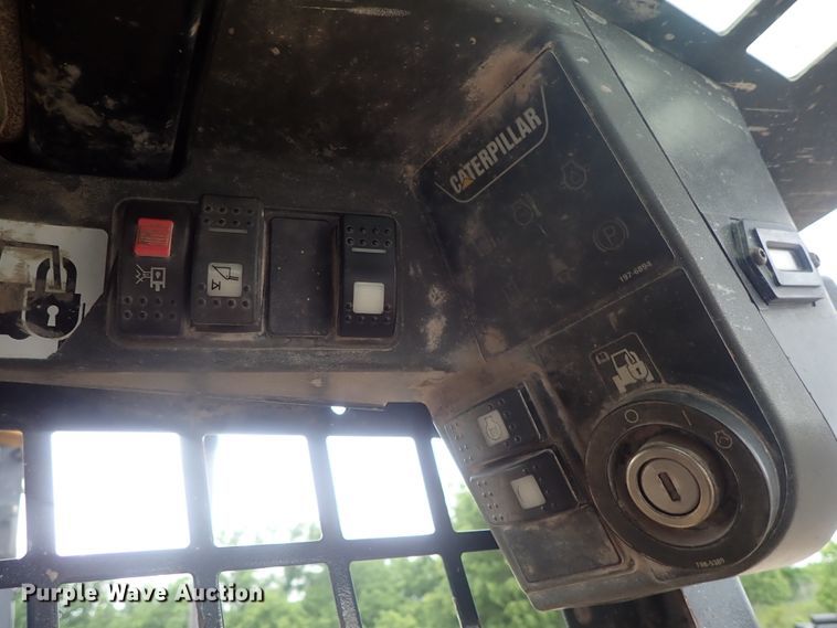 image for item DG3239 2007 Caterpillar 252B  skid steer loader