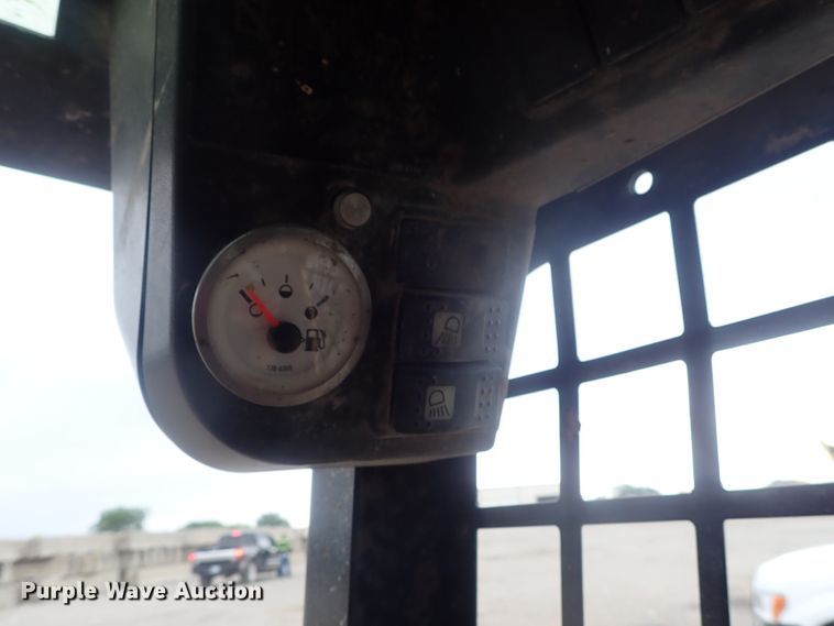 image for item DG3239 2007 Caterpillar 252B  skid steer loader