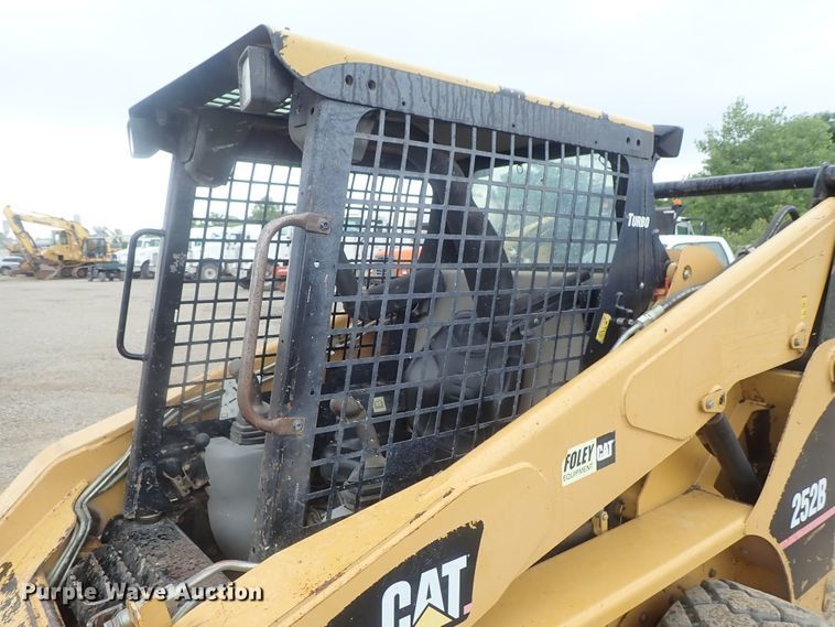 image for item DG3239 2007 Caterpillar 252B  skid steer loader