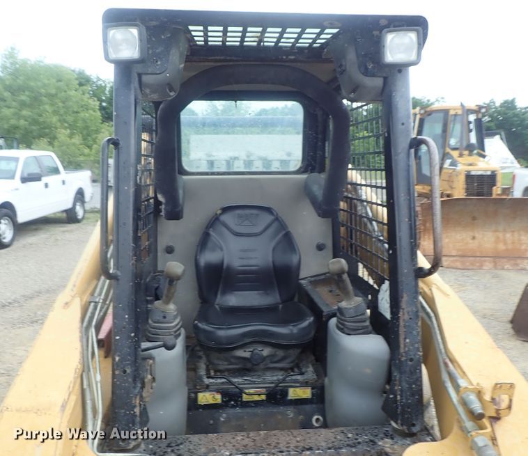 image for item DG3239 2007 Caterpillar 252B  skid steer loader