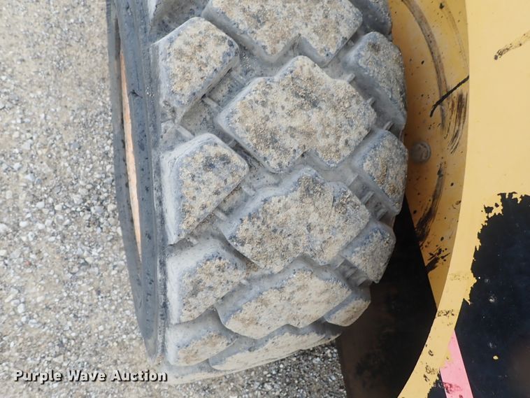 image for item DG3239 2007 Caterpillar 252B  skid steer loader