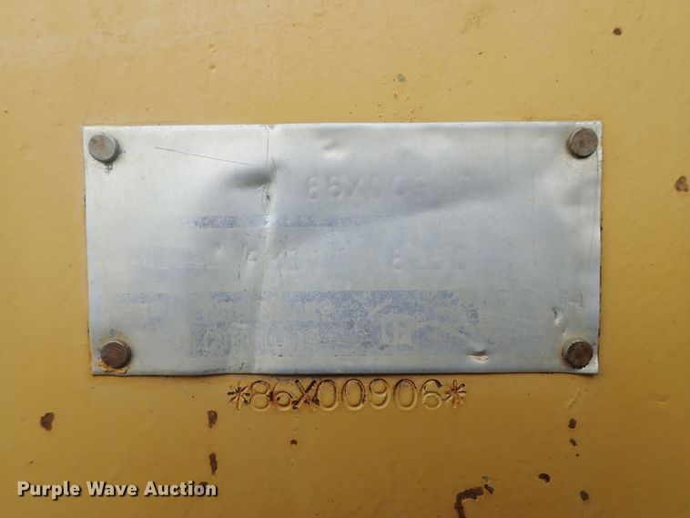 image for item DG3240 1990 Caterpillar 825C soil compactor