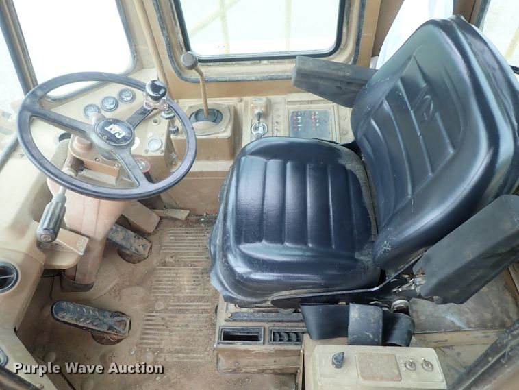 image for item DG3240 1990 Caterpillar 825C soil compactor